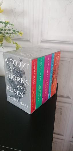Books    set of five new sealed  A court of thrones and roses  by sarah  j. Mass