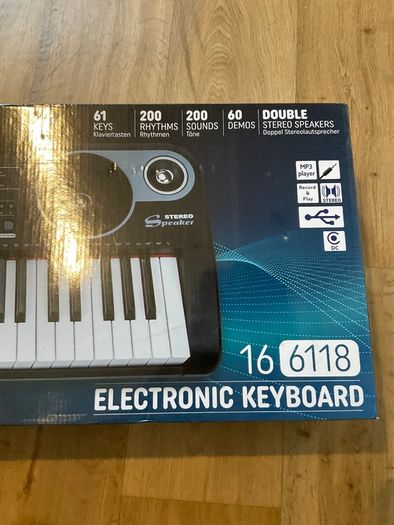 Electronic keyboard , used about 3 r 4 times