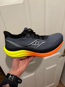 Saucony Triumph 23 UK8.5 Mens