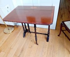 Occasional Fold-out Table