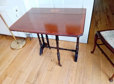 Occasional Fold-out Table