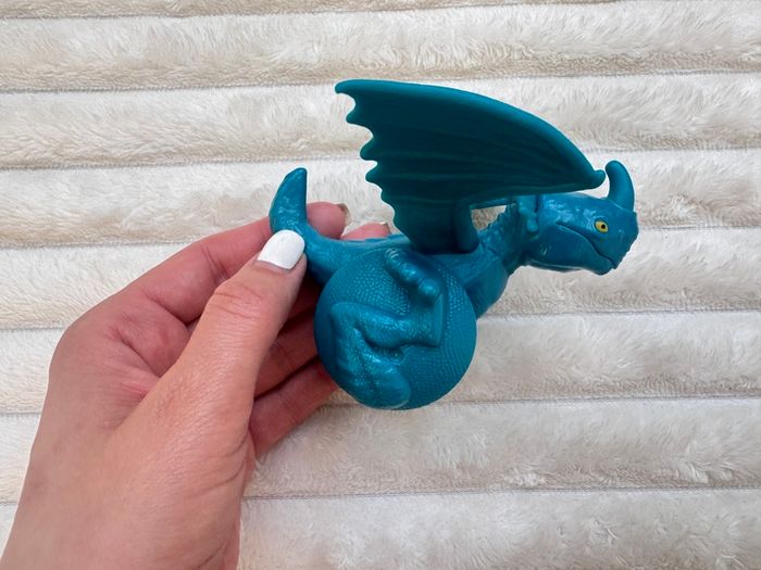 Disney How to Train Your Dragon Burger King  Stormfly Rolling action Figure approx. 10 cm. Used Please see photos