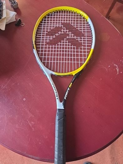 tennis racket