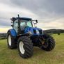 New Holland T6070 tractor Image 4