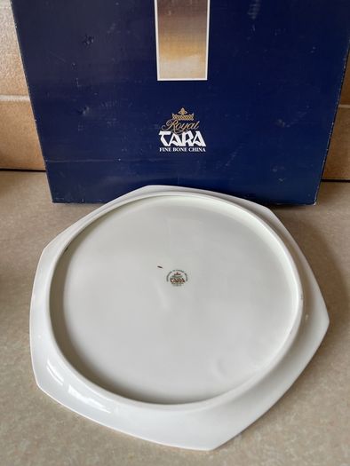 Royal Tara 2?Hexagonel Cake plates as New