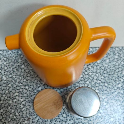 Title: OGO Living "Outo" Matte Stoneware Teapot with Wooden Lid, Orange