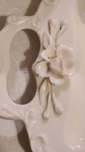 Beleek Esk Plate And 2 Rose  Bowl Vases.