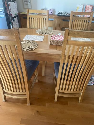 Wooden dining table and chairs - Extendable