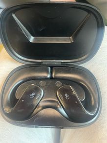 black earphones as new 185 new selling at a bargain, comes with charger