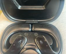 black earphones as new 185 new selling at a bargain, comes with charger