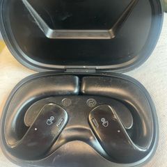 black earphones as new 185 new selling at a bargain, comes with charger