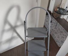 Step ladder