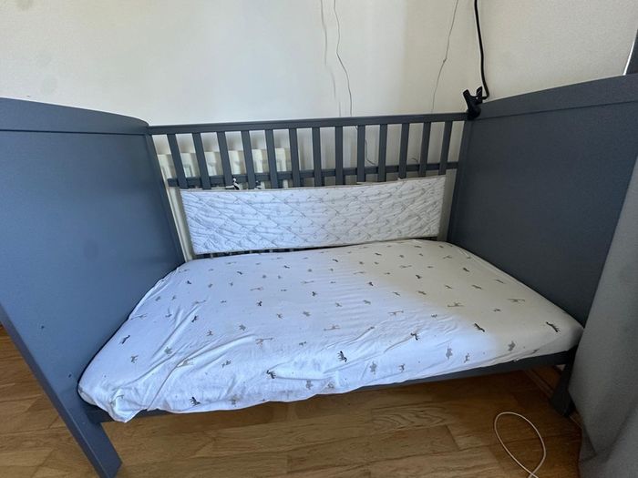 Baby Elegance Elle Cot Bed, Matress, sheets and Matress Protector