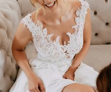 Wedding dress with detachable train + veil