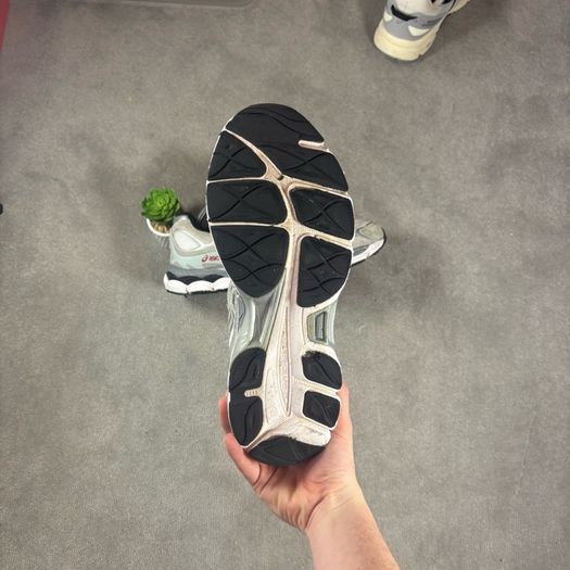 Red And Grey Asics Gel-nyc - Size Uk 9 / Eu 43