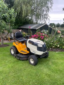 Ride on lawnmower