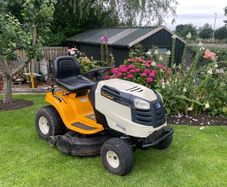 Ride on lawnmower