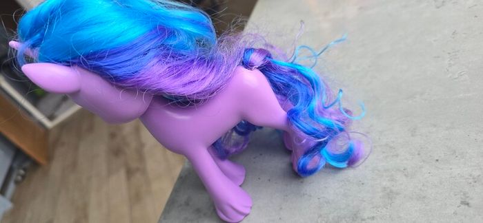 Large Izzy Moonbow Brushable 6 inch MLP G5 My Little Pony Hasbro 2021