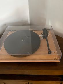 Rega Planar 3 Turntable - Oak finish