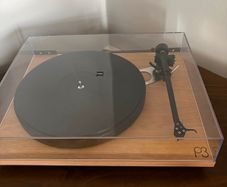 Rega Planar 3 Turntable - Oak finish