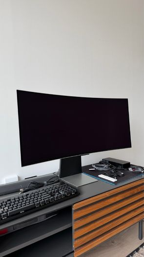 Samsung Odyssey OLED G8, 34 inch ultrawide, 3440x1440 at 175Hz.