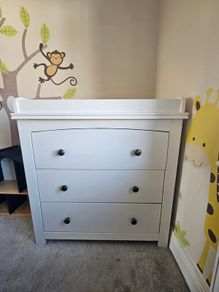 Baby changing unit/chest of drawers