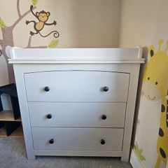 Baby changing unit/chest of drawers