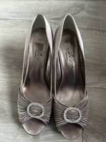 Lunar heels