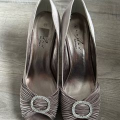 Lunar heels