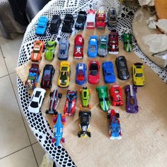 33 die cast metal cars e.c.t