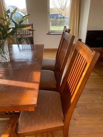 Beautiful long dark Oak Dining table and 8 chairs