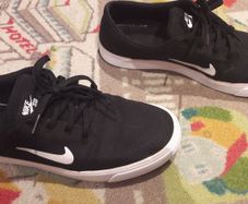 Cheap original black Nike SB shoes