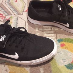 Cheap original black Nike SB shoes