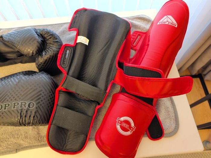 Combat Sports Training Set: 14 oz Boxing Gloves + Shin Guards (Size L/XL)