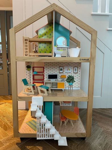 Dolls house & furniture