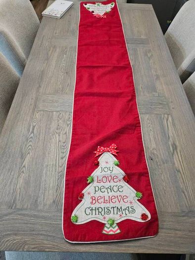Stunning Christmas table Runner