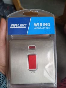 Metal screwless switch