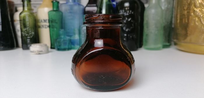 64 - Beautiful Vintage 4oz Bovril Dark Brown Glass Embossed Letters Jar