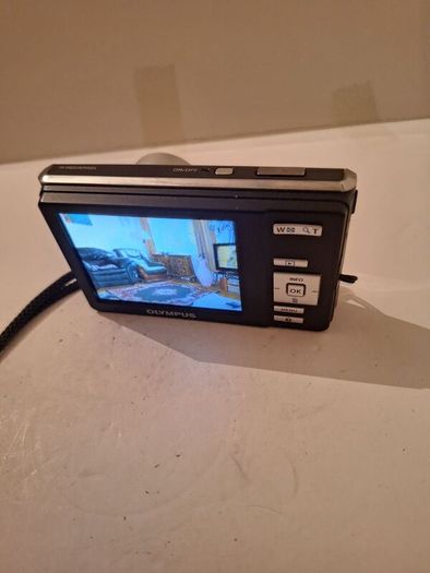 Olympus X-960 digital camera With 4GB Memory Card