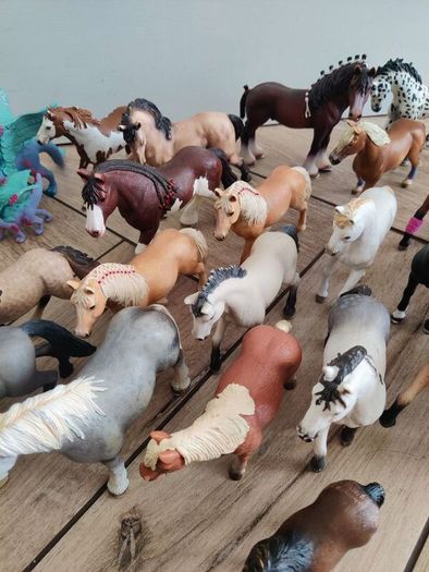 toy horses