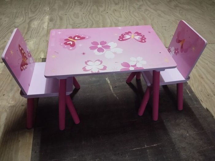 Girls table and chairs