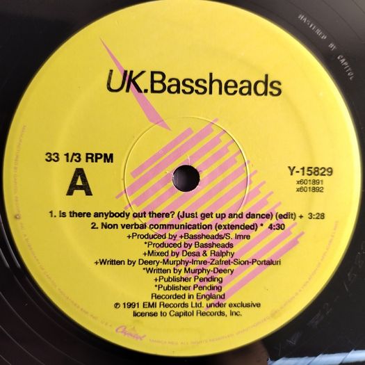 Bassheads - Is There Anybody Out There? - Deconstruction Records - BANGIN 90s Piano ACID Vocal HOUSE BANGER!