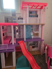 Barbie house and barbie plane
