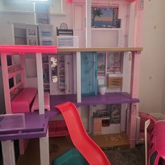 Barbie house and barbie plane