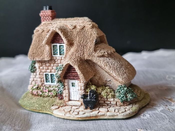Vintage Lilliput Lane "Applejack Cottage"