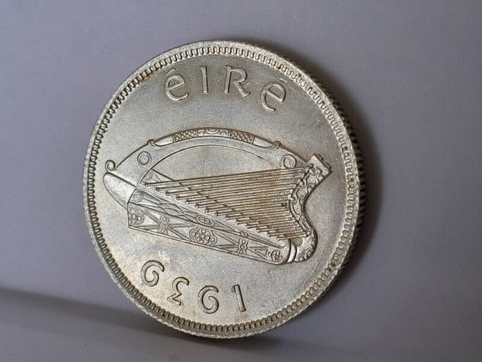 1939 Ireland 2 Shilling silver coin High grade