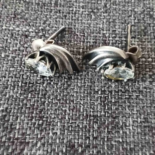 2x Silver earrings
