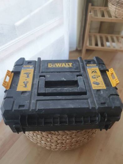 Dewalt box