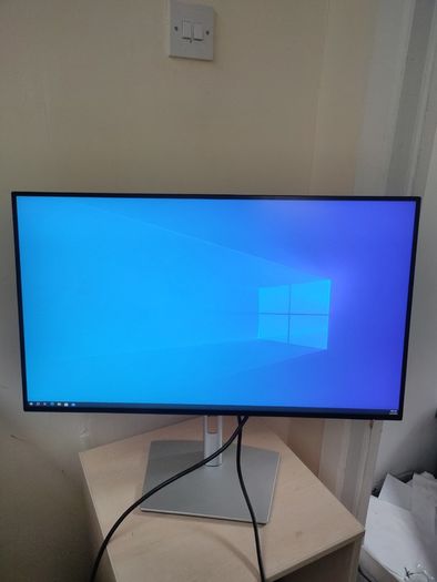Dell U2722D 2021 model UltraSharp 27 Inch QHD (2560x1440) Monitor
