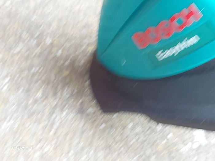 BOSCH ART 26 Easytrim Garden Strimmer in very good condition